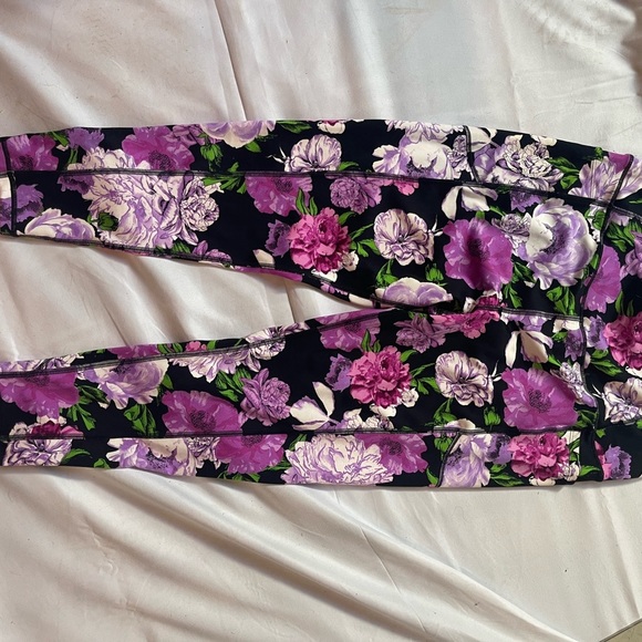 Victoria Secret Floral Leggings - Picture 3 of 5